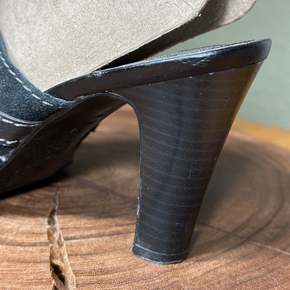 AXCESS by Liz Claiborne Decatur Suede Heeled Mules - Picture 11 of 16